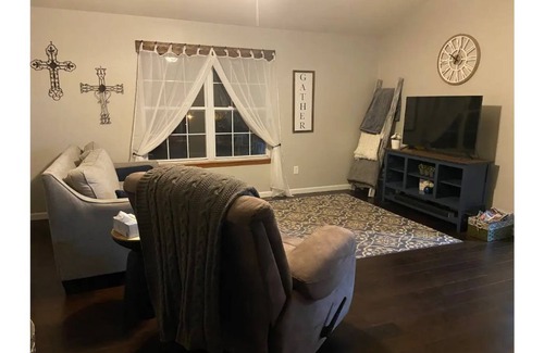 Columbia House | Inviting 3-Bedroom Home Perfect for Family Getaways