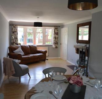 Waddesdon House | Inviting 3-Bedroom Countryside Retreat - Family Friendly Stay