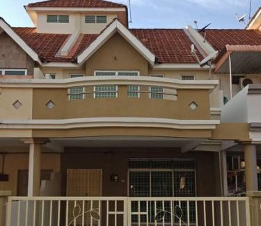 Sungai Puyu House | Cozy 3-Bedroom Home with Free WIFI and Pet-Friendly Perks