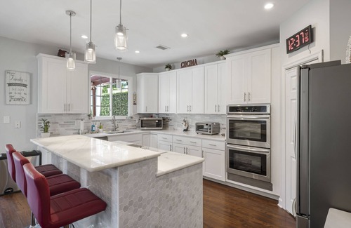 Leesburg House | Inviting 3-Bedroom Townhouse with Cozy Indoor Fireplace