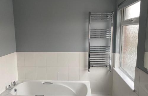 Leeds House | Bright and Inviting 3 Bedroom Townhouse - Perfect for Families