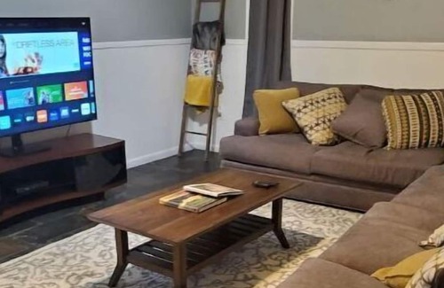 Johnson City House | Cheerful 3-bedroom a short walk to downtown square