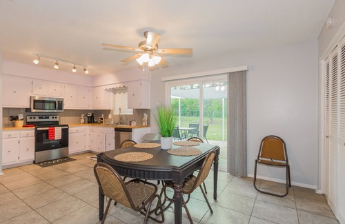 Jacksonville House | Welcoming 3 BR Home with Breakfast & Pet-Friendly Amenities