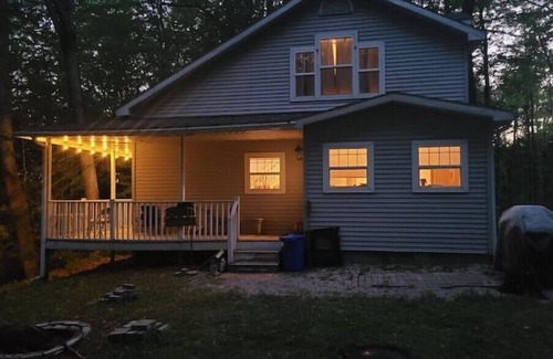 Evart Cottage | Bright 3-Bed Cottage with Lake Access on Chippewa Lake