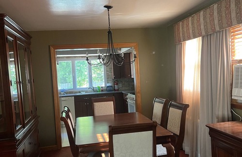 Woodbridge House | Bright 3-Bedroom House with Pool in the Heart of New Jersey
