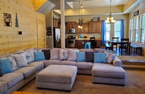 Brian Head Cabin | Inviting 4-Bed Cabin with Hot Tub & Spa Amenities