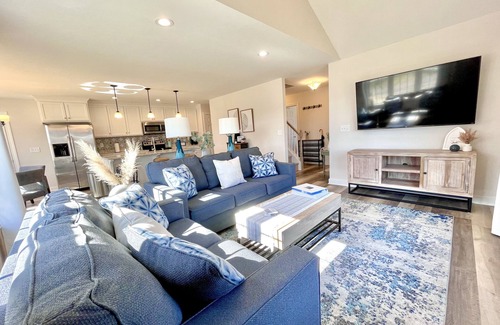 Mechanicsville House | Bright 4-Bedroom Retreat with Game Room & Gym Access