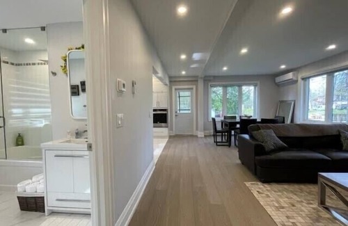 Innisfil Cottage | Delightful 4 Bedroom Cottage by Lake Simcoe - Family Friendly