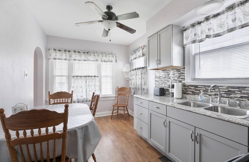 Belleville House | Bright 4 Bedroom House - Family Friendly & Fully Equipped