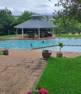 Katberg Apartment | Inviting 4 Bedroom Retreat with Pool in Golf Estate
