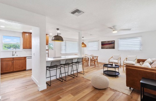 Orlando House | Bright 4-Bedroom Pool Home Steps from Universal Studios
