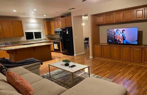 North Natomas House | Inviting 4-Bedroom Home with Jacuzzi and Great Amenities