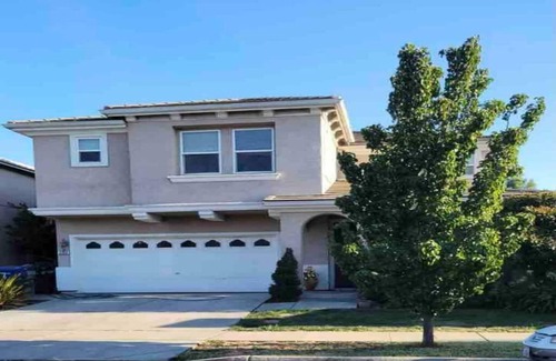 North Natomas House | Inviting 4-Bedroom Home with Jacuzzi and Great Amenities