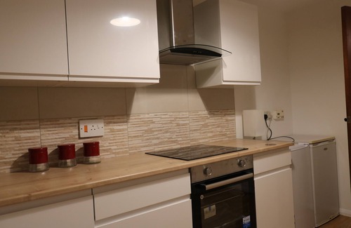 Mapperley House | Inviting 4-Bedroom House with Driveway for Your Getaway