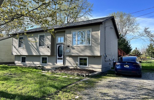 LaSalle House | Inviting Bungalow for 13 with Pool, Spa & Tesla Charger