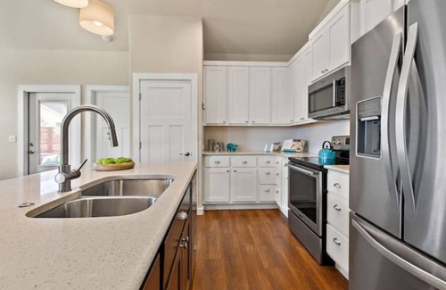 Dripping Springs House | Cheerful & Bright 2 Bedroom Relocation Rental