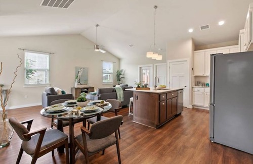Dripping Springs House | Cheerful & Bright 2 Bedroom Relocation Rental