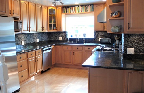 Bushrod House | Cheerful, Central 3BR Close to Everything