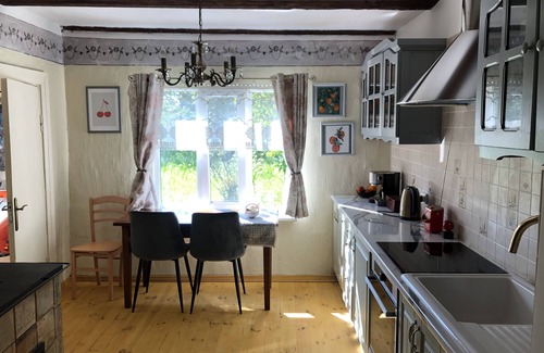 Birkeneli Cottage | Tranquil Cottage Retreat with Pool and Ocean Views
