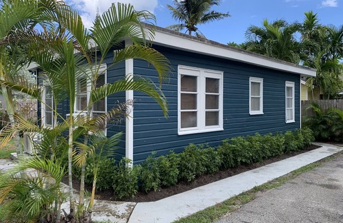 Parrot Cove Cottage | Inviting Cottage Steps from the Beach with Oceanview