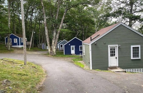 Edgecomb Cottage | Delightful Cottage with Spa & Family-Friendly Amenities
