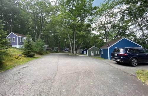 Edgecomb Cottage | Delightful Cottage with Spa & Family-Friendly Amenities