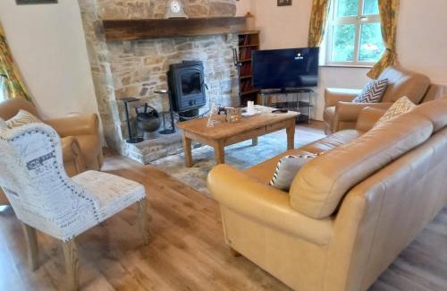 Westport House | Delightful Cottage: Pet-Friendly Getaway with Top Ratings
