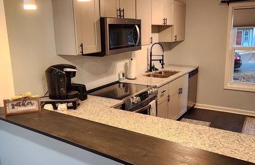 Marietta House | Delightful Townhouse Near Stadium & Downtown Attractions