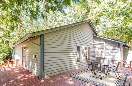 Burley House | Cheerful, Dog-Friendly Home with Shared Hot Tub and Pool, Full Kitchen, & Deck