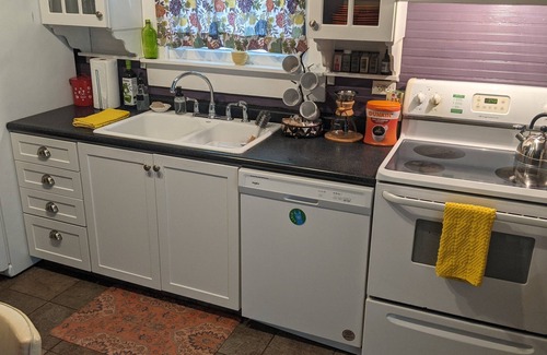 Athens House | Bright Eclectic Bungalow in Pet-Friendly Neighborhood