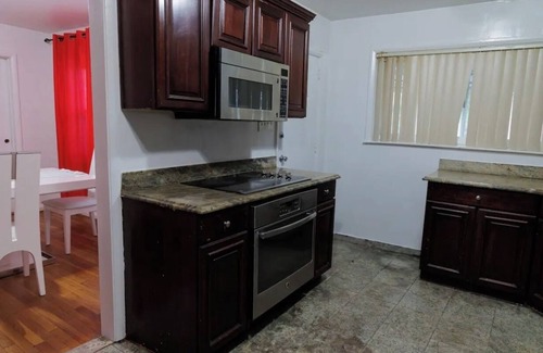 Lincoln Park House | Welcoming Home in Yonkers NY - Pet & Child Friendly Stay