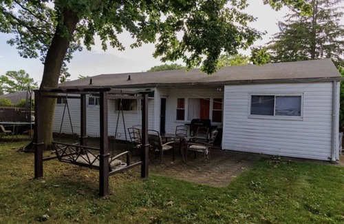 Lincoln Park House | Welcoming Home in Yonkers NY - Pet & Child Friendly Stay
