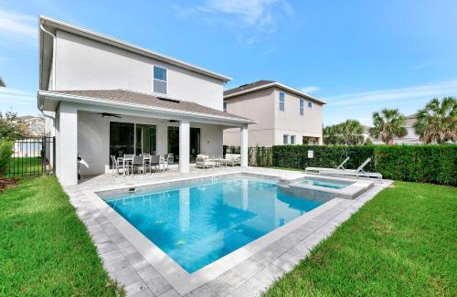 West Kissimmee House | Elegant Six Bedroom Home with Pool Near Disney at Encore Resort