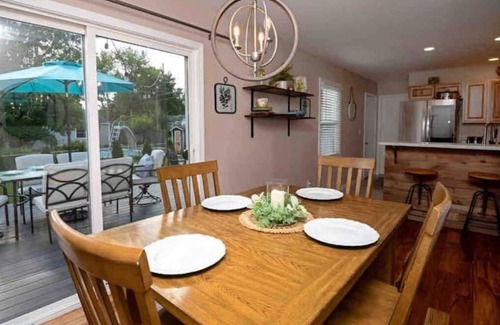 Niles House | Delightful Niles Home - Steps from Notre Dame & Family-Friendly