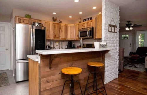 Niles House | Delightful Niles Home - Steps from Notre Dame & Family-Friendly