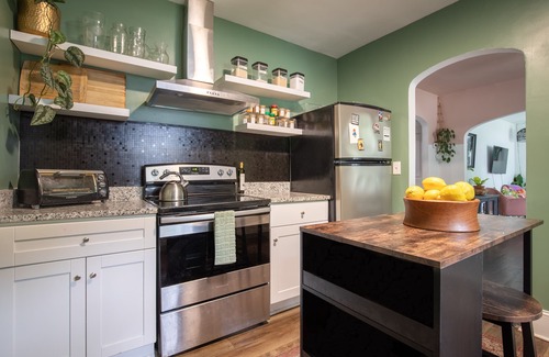 North Charleston House | Delightful Family Retreat with Kitchen Amenities