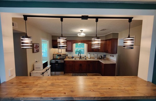 Campbellsville House | Cozy Family Retreat in Central Kentucky with Great Amenities