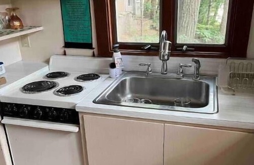 Concord Cottage | Cheerful lake-front cottage