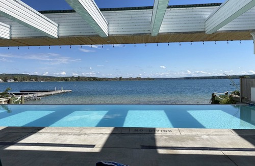 Onekama Condo | Charming Lakefront Condo with Spa & Pool Between 2 Lakes