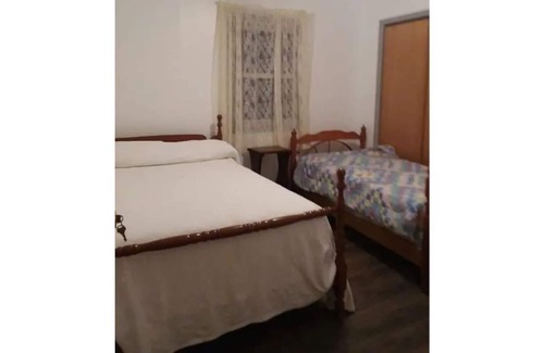 New Kingston Cottage | Inviting Mountain Duplex with Ocean View & Family Amenities