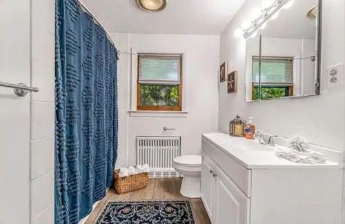Hamden House | Inviting New England Home Close to Quinnipiac University