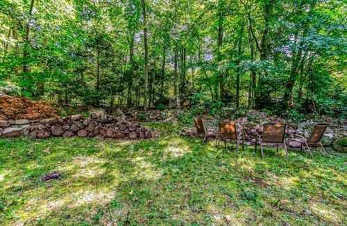 Hamden House | Inviting New England Home Close to Quinnipiac University