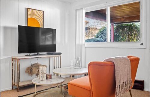 West Hempstead Apartment | Cozy Studio Escape by Lake State Park with Ocean Views