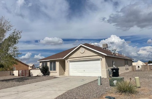Bosque House | Bright Three Bedroom Home with Spectacular Mountain Views
