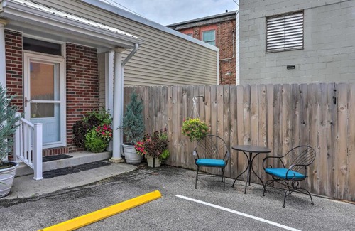 Tiffin House | Bright Tiffin Digs with Family-Friendly Amenities Downtown