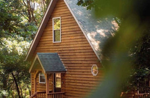 Rockbridge Cabin | Cheerful Two Bdrm Cabin With Hot Tub & Pet Friendly