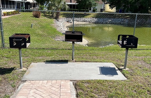 South Bradenton Villa | Sunny Villa with Pool - 10 Mins to the Beach