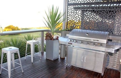 Para Wurlie House | Unwind at Cheers: Ocean Views & Free Wifi on the Esplanade