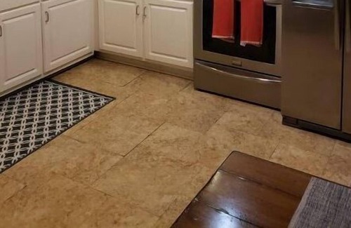 Rocky Mount House | Cheery and bright! Pet friendly!