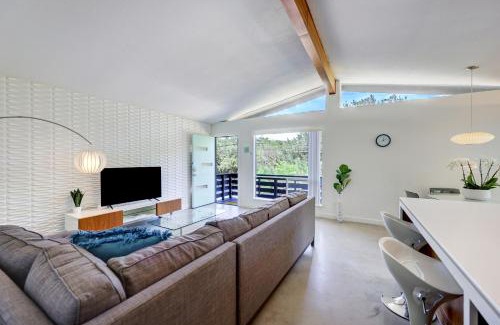 South River City House | Bright Modern Retreat Steps from SoCo & Downtown by Lodgewell